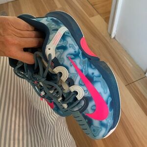 Nike women’s court shoes size 9